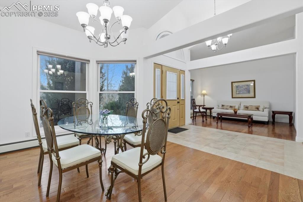 Image 7 of 26: Dining Area