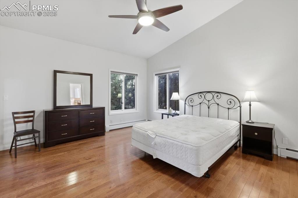 Image 8 of 26: Bedroom