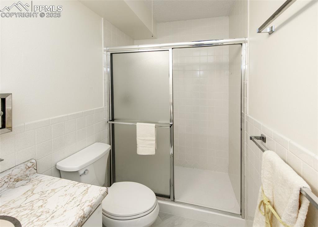 Image 25 of 31: Bathroom