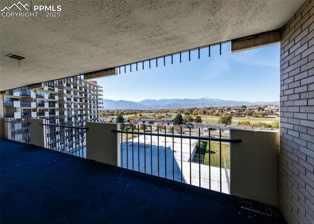 Image 27 of 31: Balcony