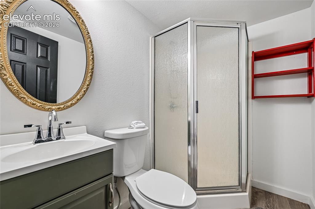 Image 15 of 34: Bathroom
