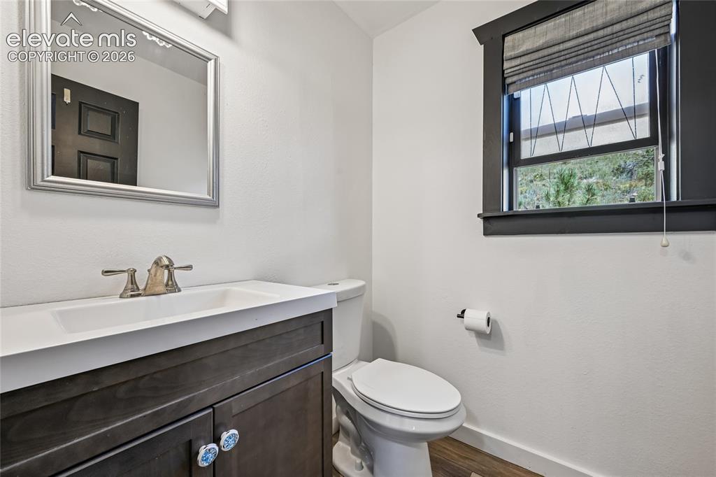 Image 18 of 34: Bathroom