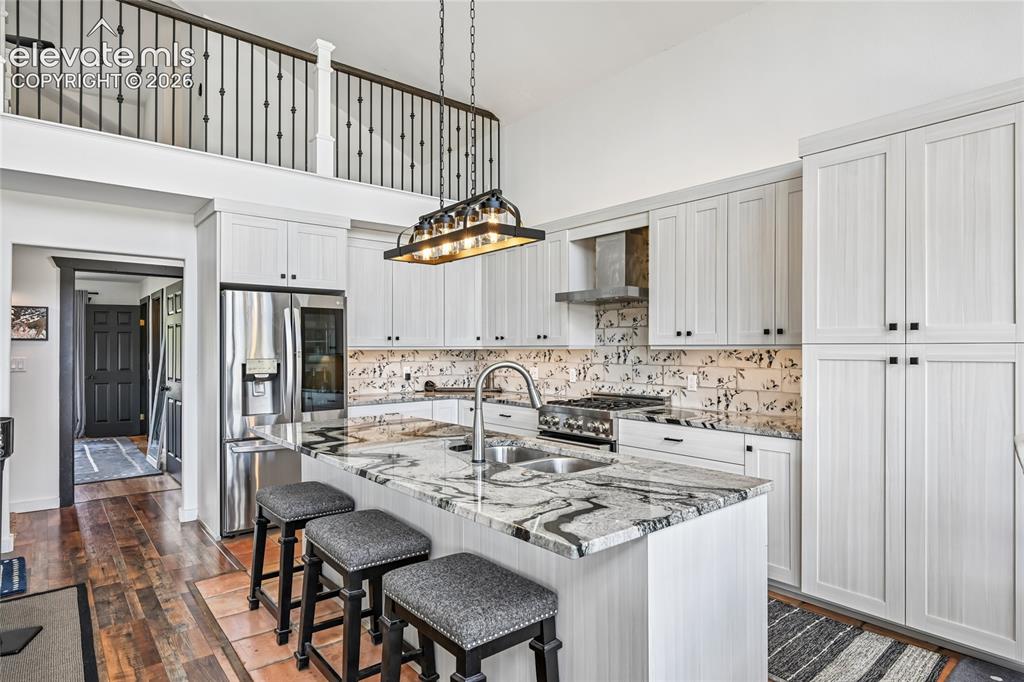 Image 9 of 34: Kitchen