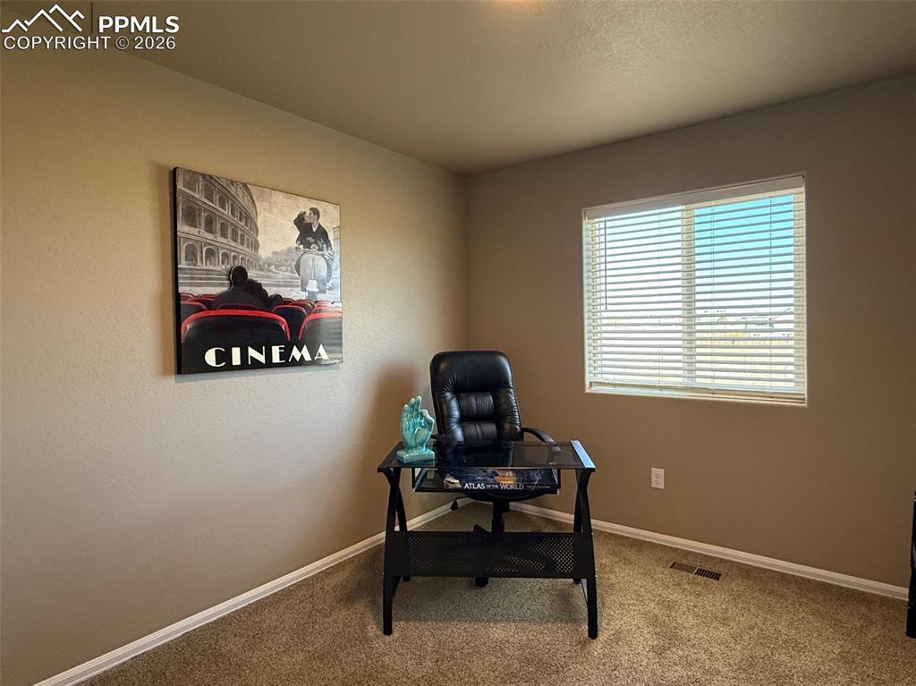 Image 33 of 38: Office