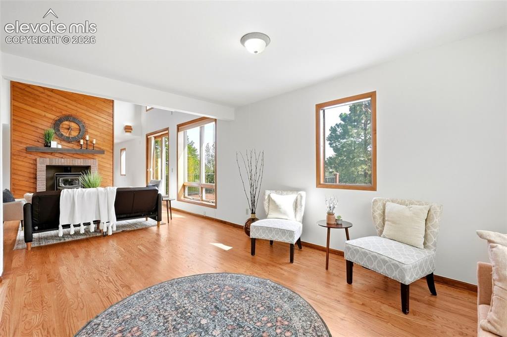Image 12 of 46: Sitting Room