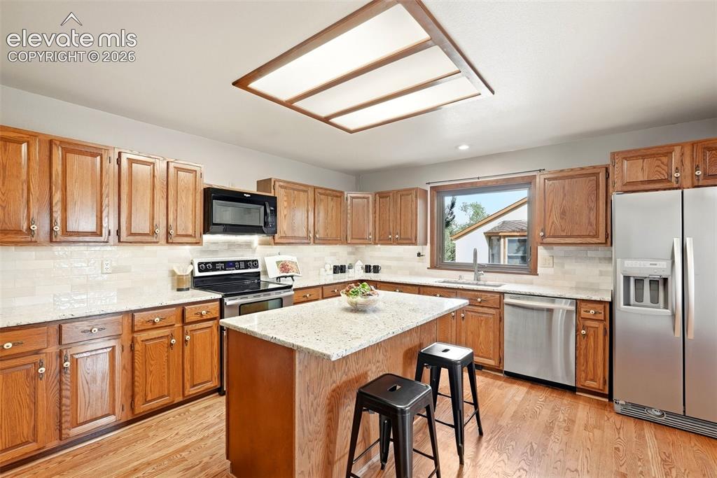 Image 15 of 46: Kitchen