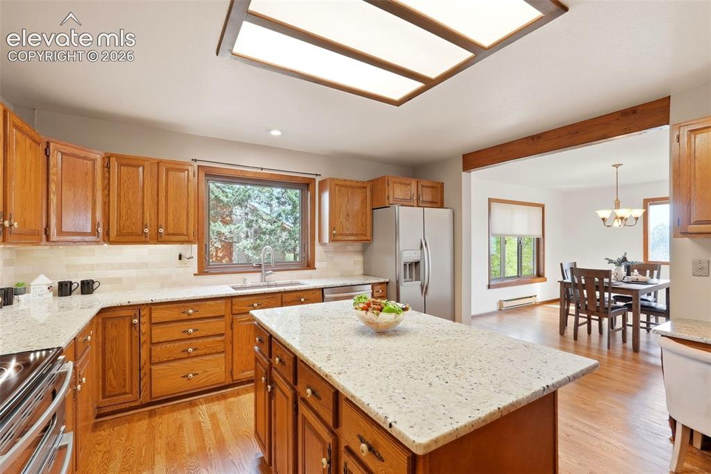 Image 16 of 46: Kitchen