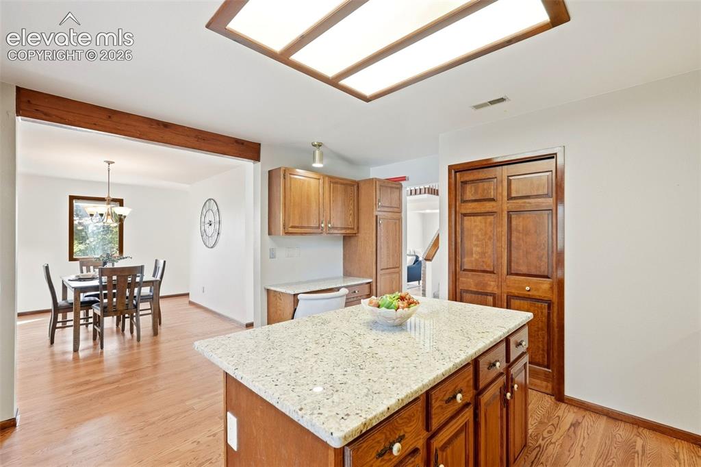 Image 17 of 46: Kitchen