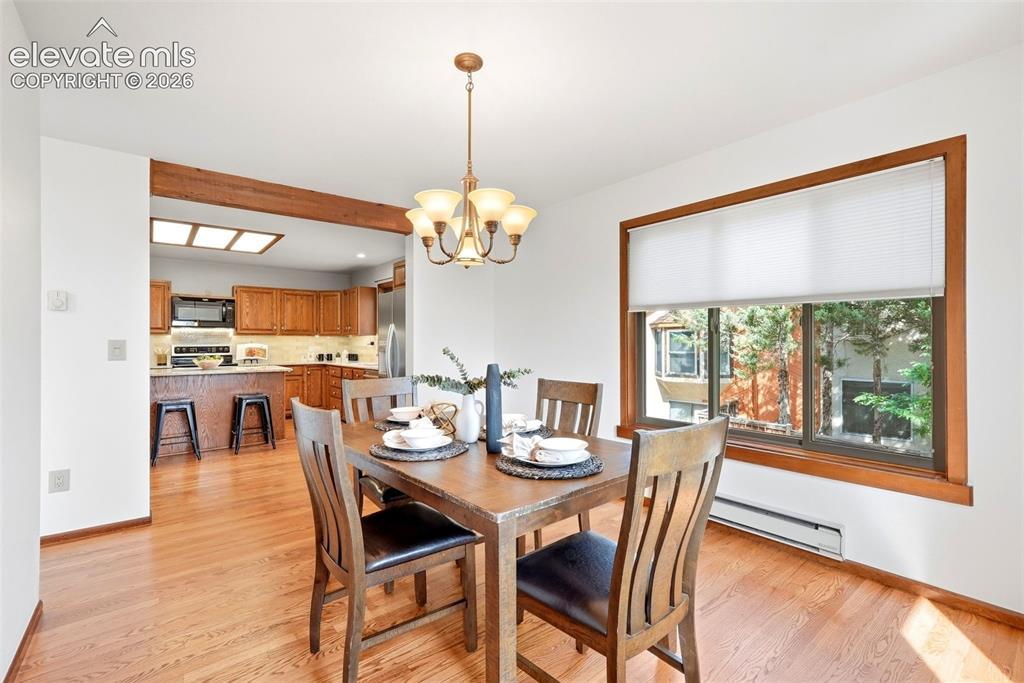 Image 22 of 46: Dining Area