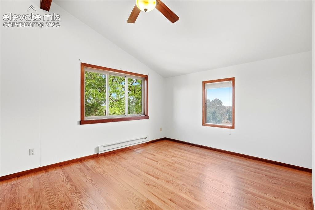 Image 33 of 46: Upstairs bedroom 2