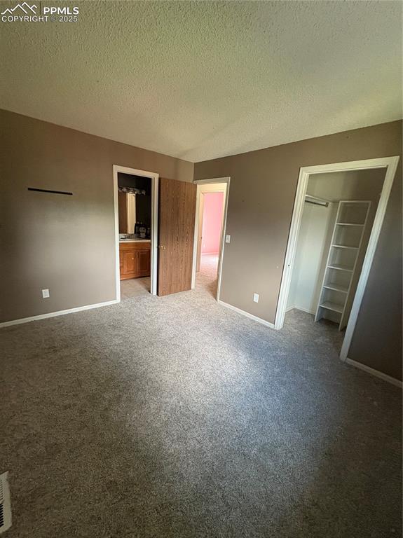 Image 10 of 16: Bedroom