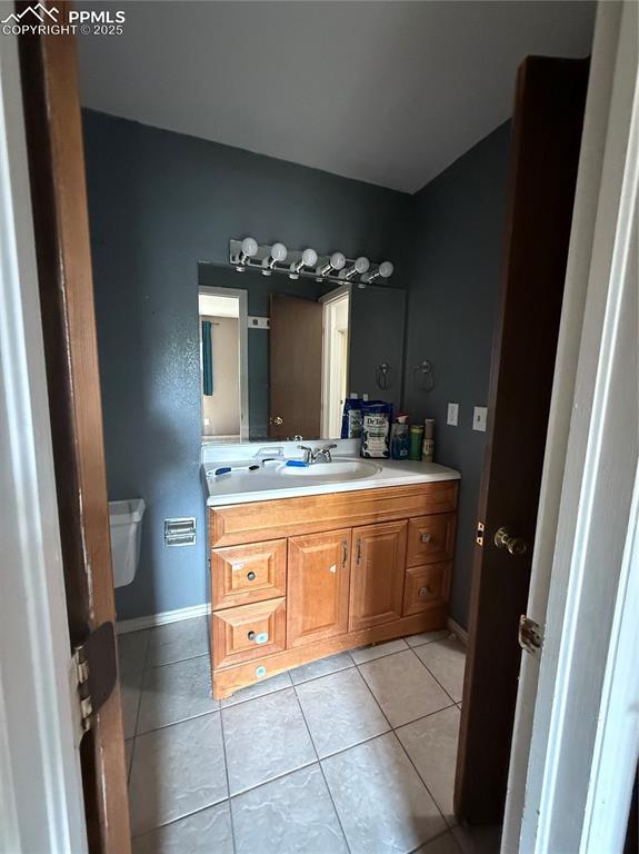 Image 13 of 16: Bathroom