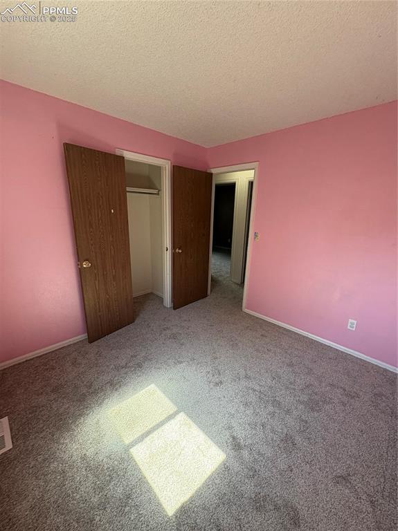 Image 15 of 16: Bedroom