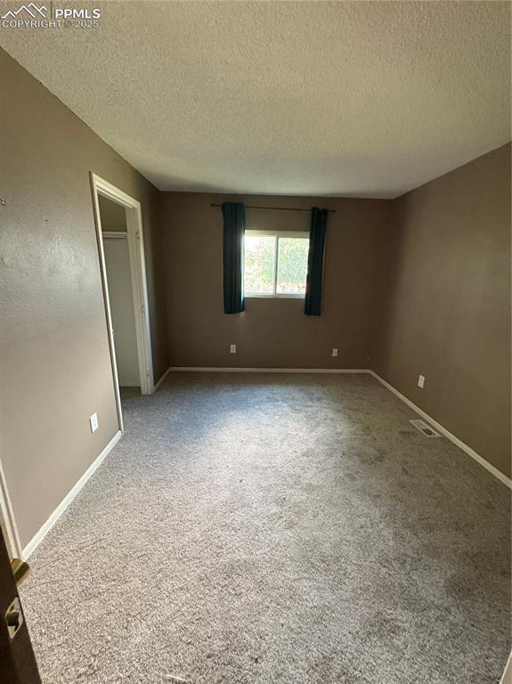 Image 16 of 16: Bedroom