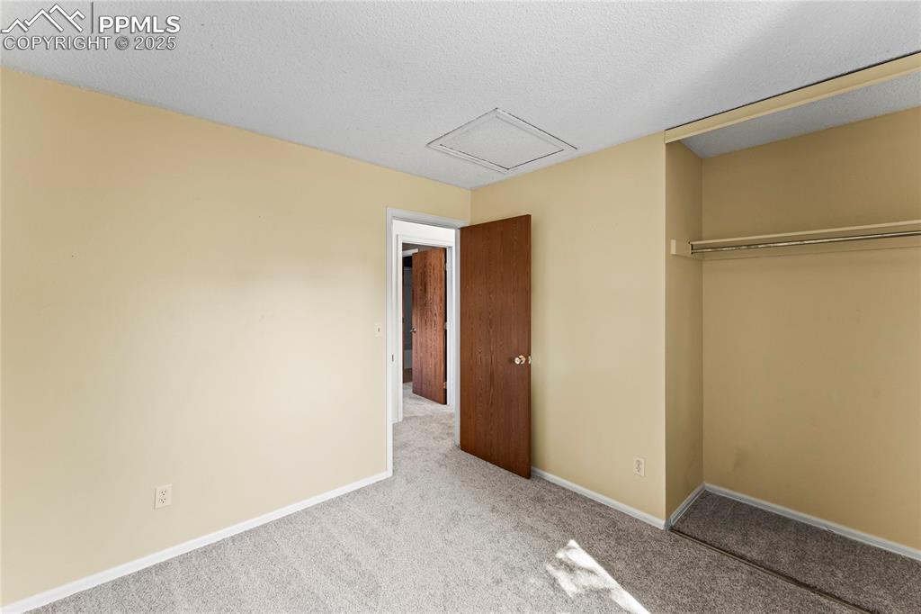 Image 20 of 25: Bedroom