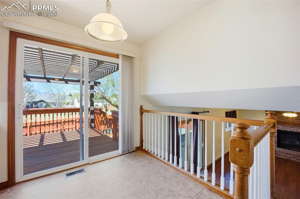 Image 20 of 50: Dining Area