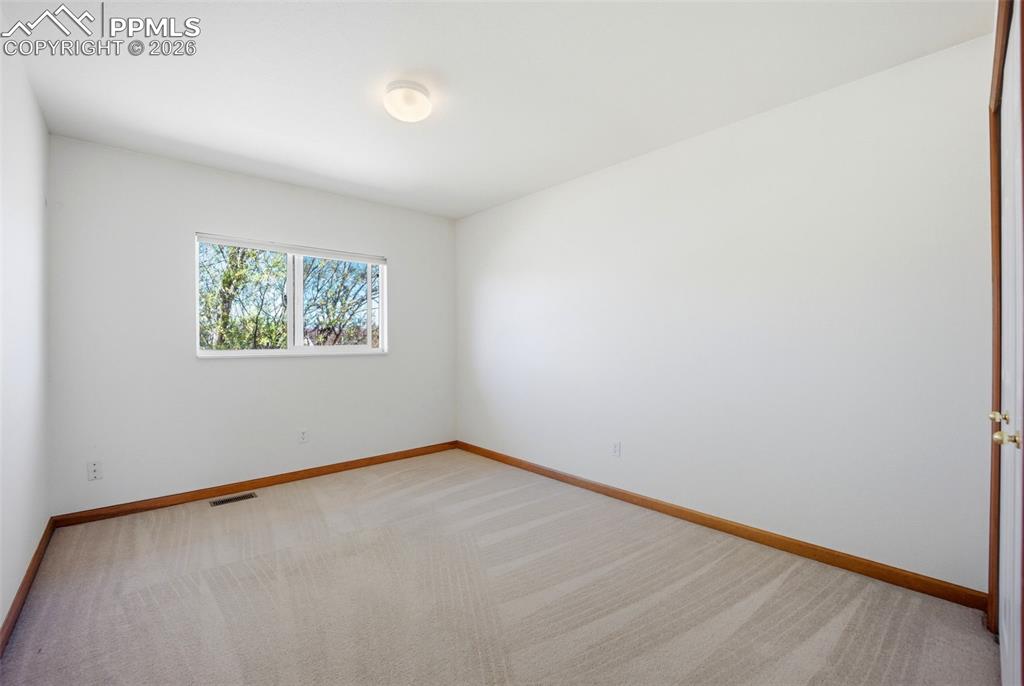 Image 35 of 50: Bedroom