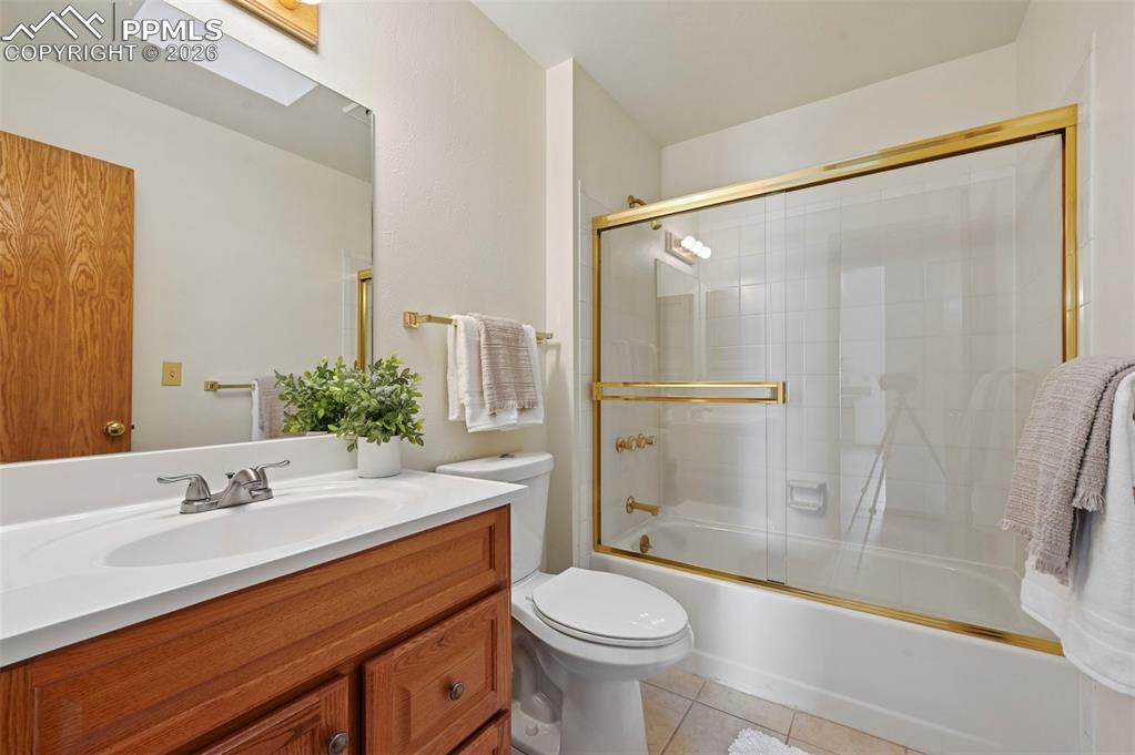 Image 25 of 42: Main level full bathroom