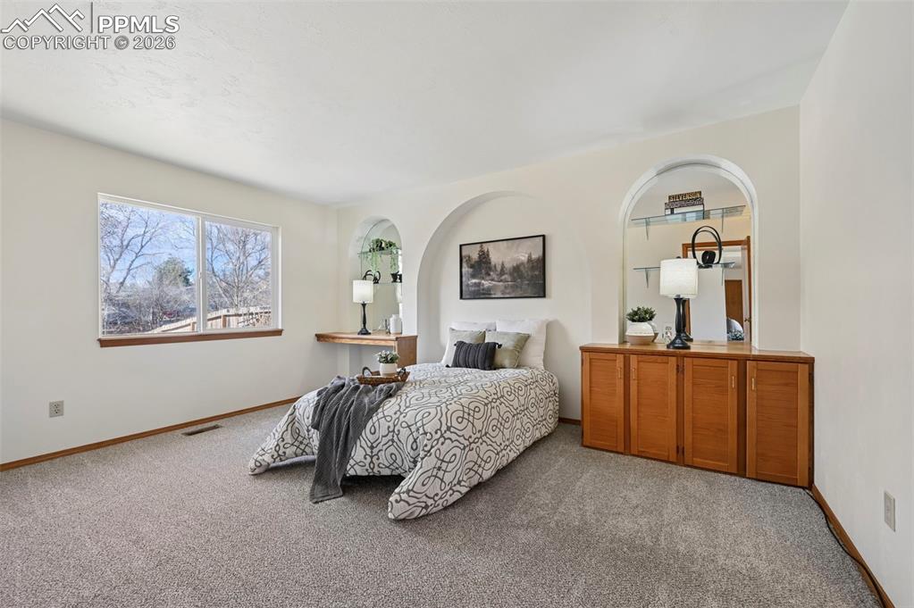 Image 9 of 42: Main level with new carpet and built-ins