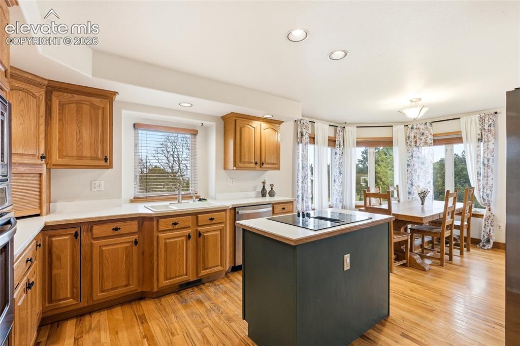 Image 10 of 47: Dining Area