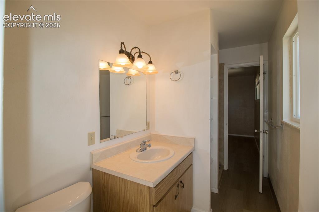 Image 11 of 33: Bathroom