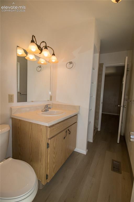 Image 12 of 33: Bathroom