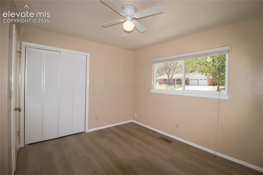 Image 15 of 33: Bedroom