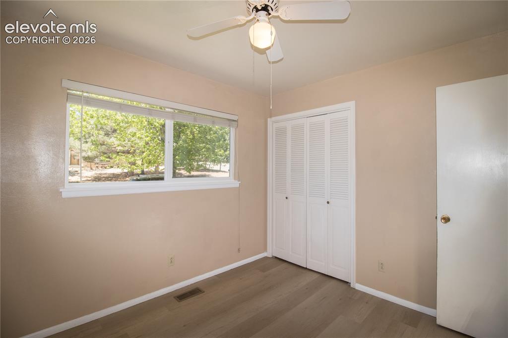 Image 16 of 33: Bedroom