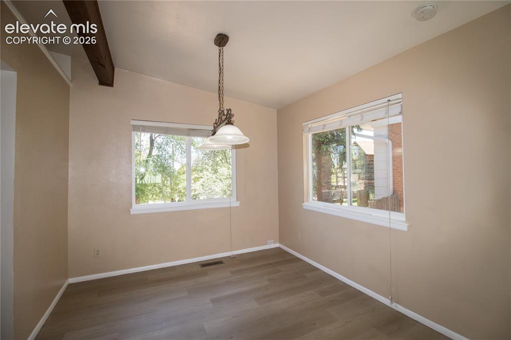 Image 5 of 33: Dining Area