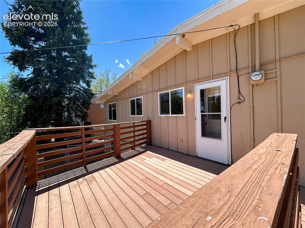 Image 9 of 33: Deck