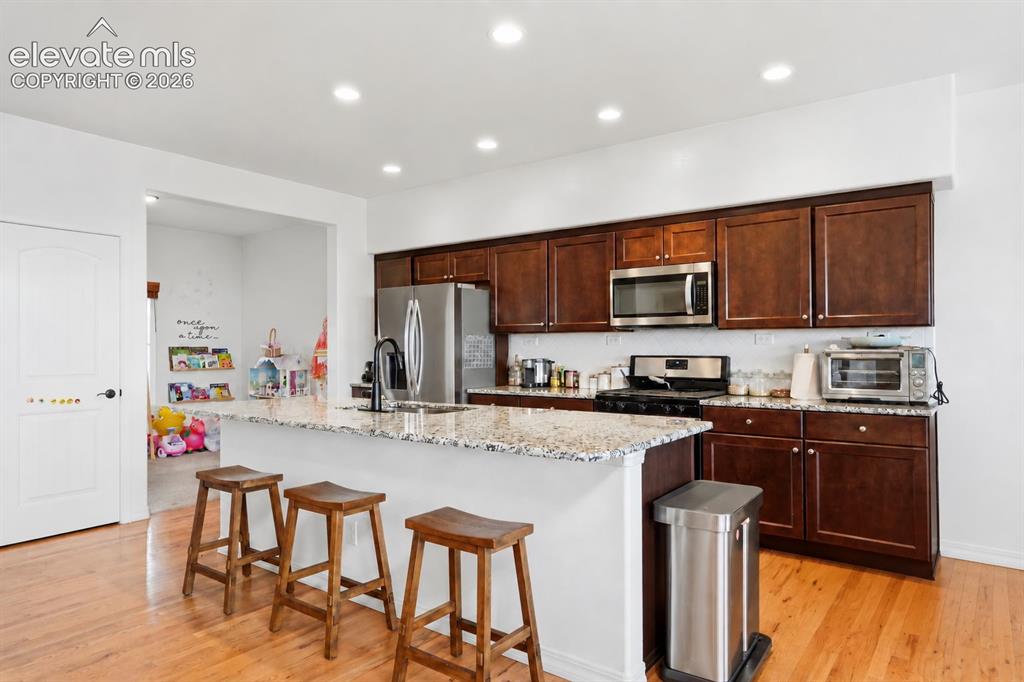 Image 12 of 50: Kitchen