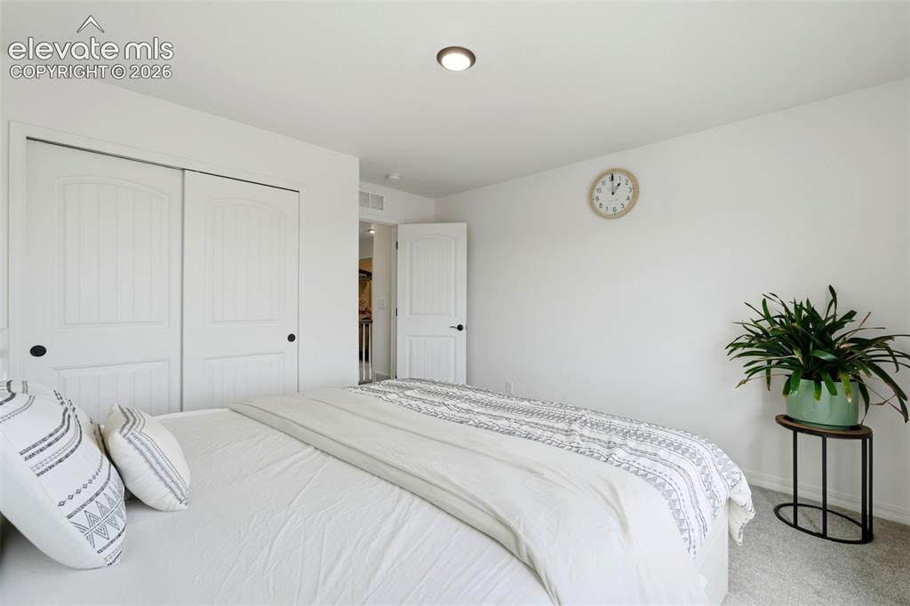 Image 18 of 50: Bedroom