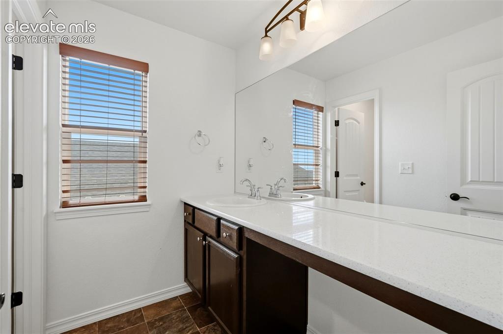 Image 19 of 50: Bathroom