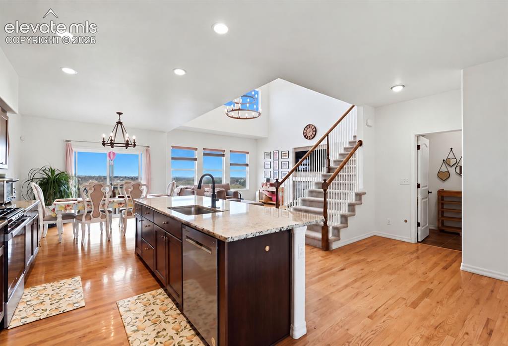 Image 8 of 50: Kitchen