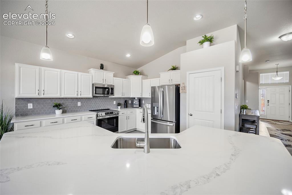Image 14 of 42: Kitchen