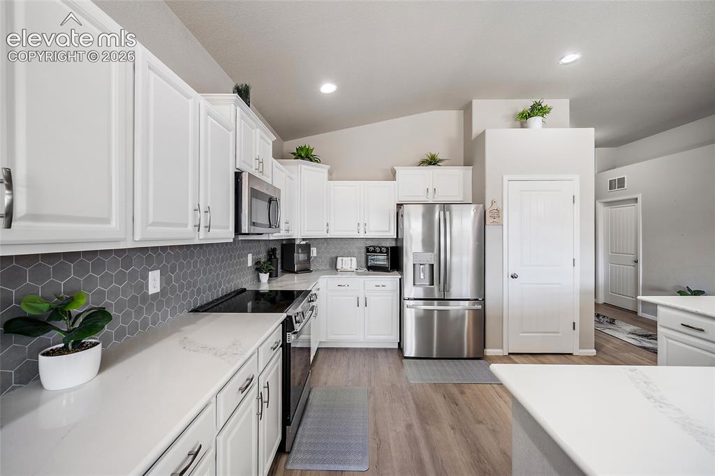Image 15 of 42: Kitchen