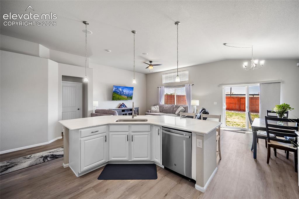 Image 16 of 42: Kitchen