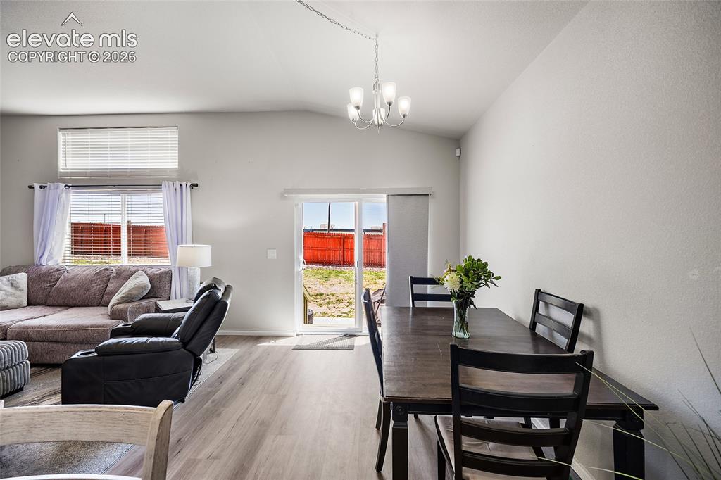 Image 17 of 42: Dining Area