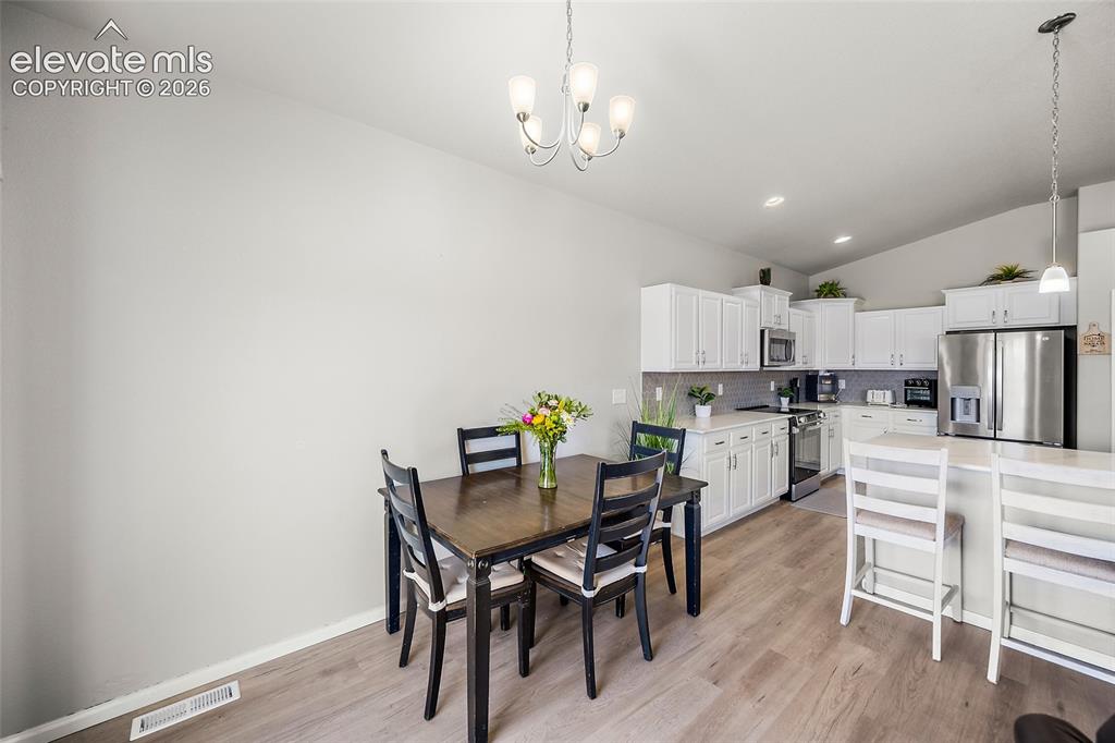 Image 18 of 42: Dining Area