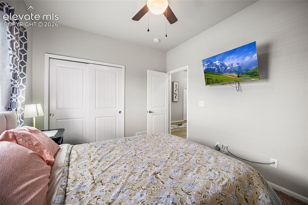 Image 8 of 42: Bedroom