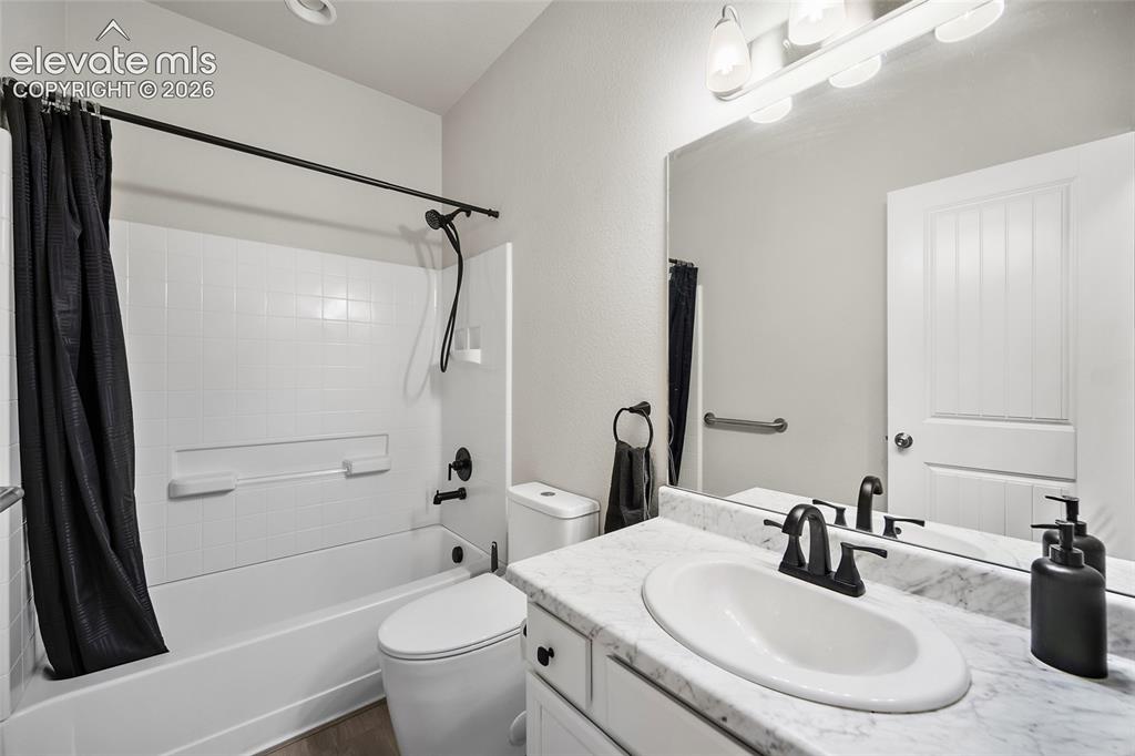 Image 9 of 42: Bathroom