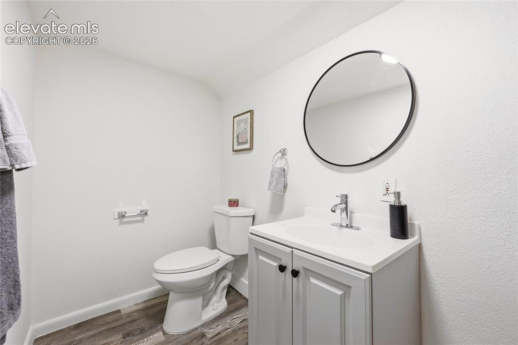 Image 17 of 44: Bathroom