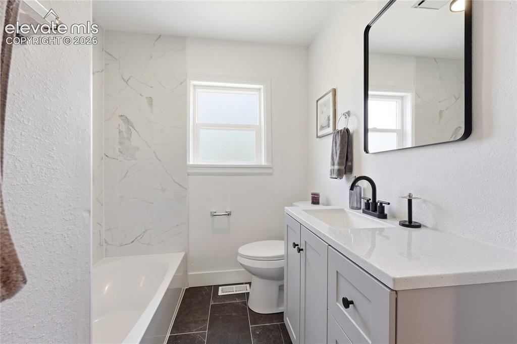 Image 4 of 44: Bathroom