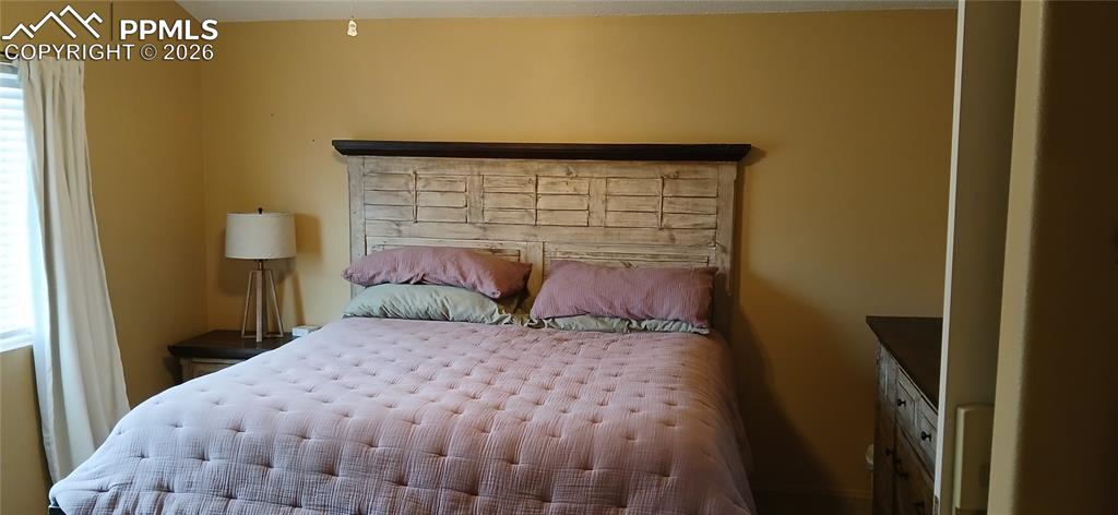 Image 13 of 23: Bedroom