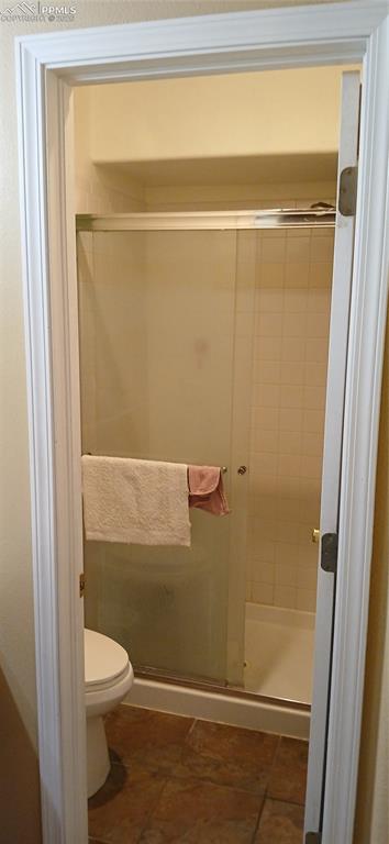 Image 16 of 23: Bathroom