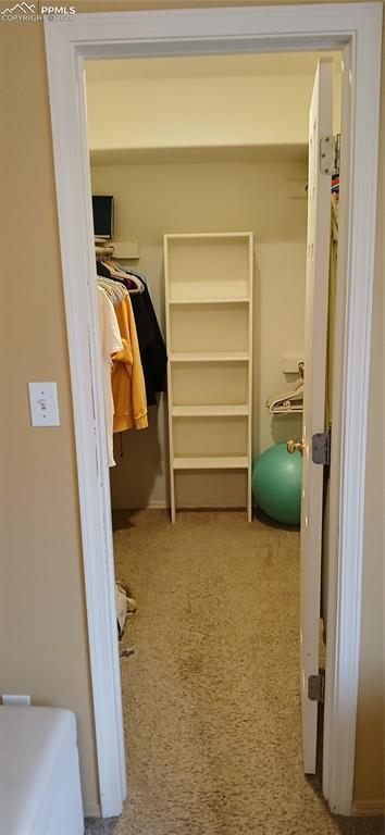 Image 17 of 23: Closet