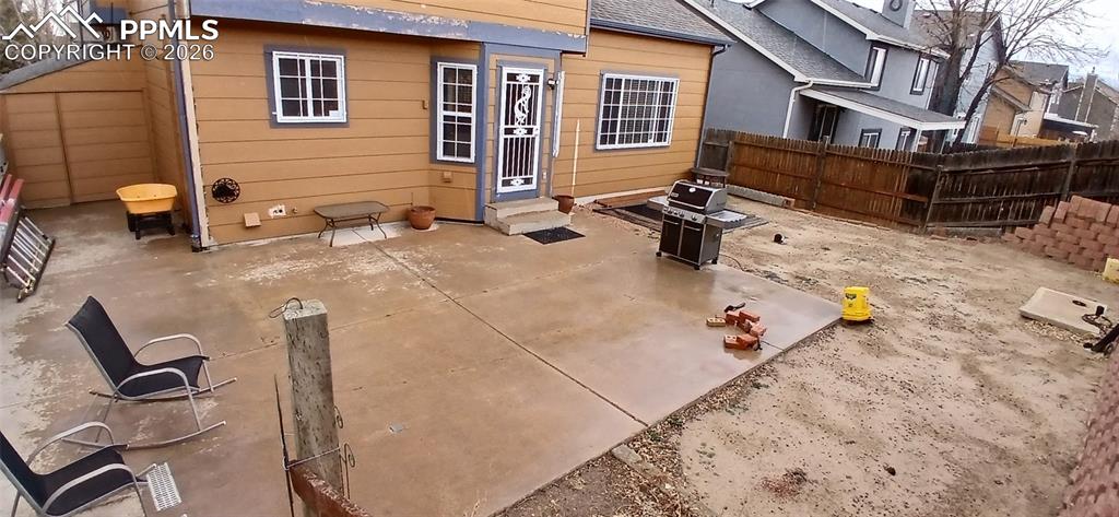 Image 22 of 23: Patio