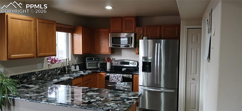 Image 9 of 23: Kitchen