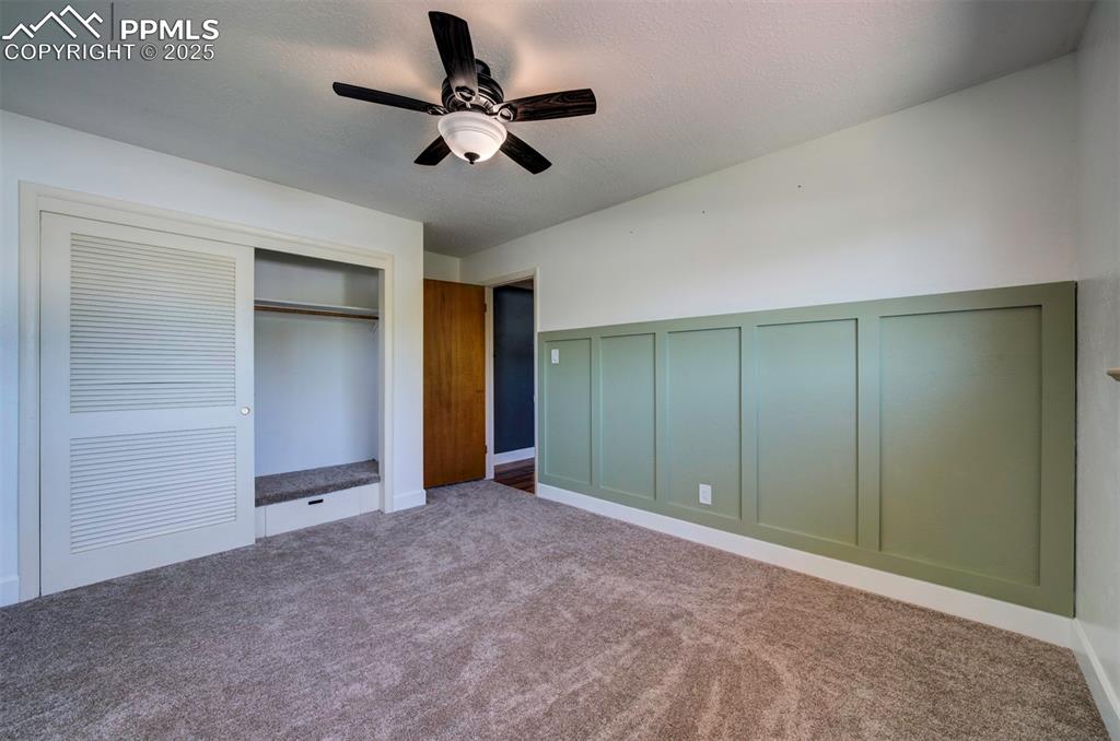 Image 16 of 19: Bedroom