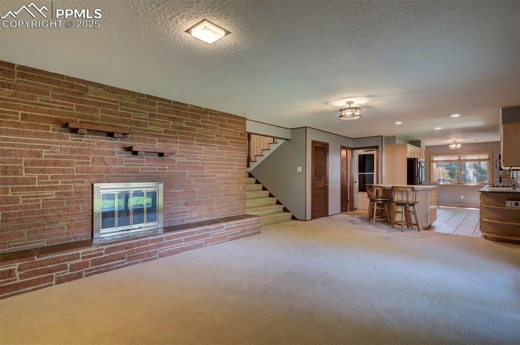 Image 5 of 19: Living Room